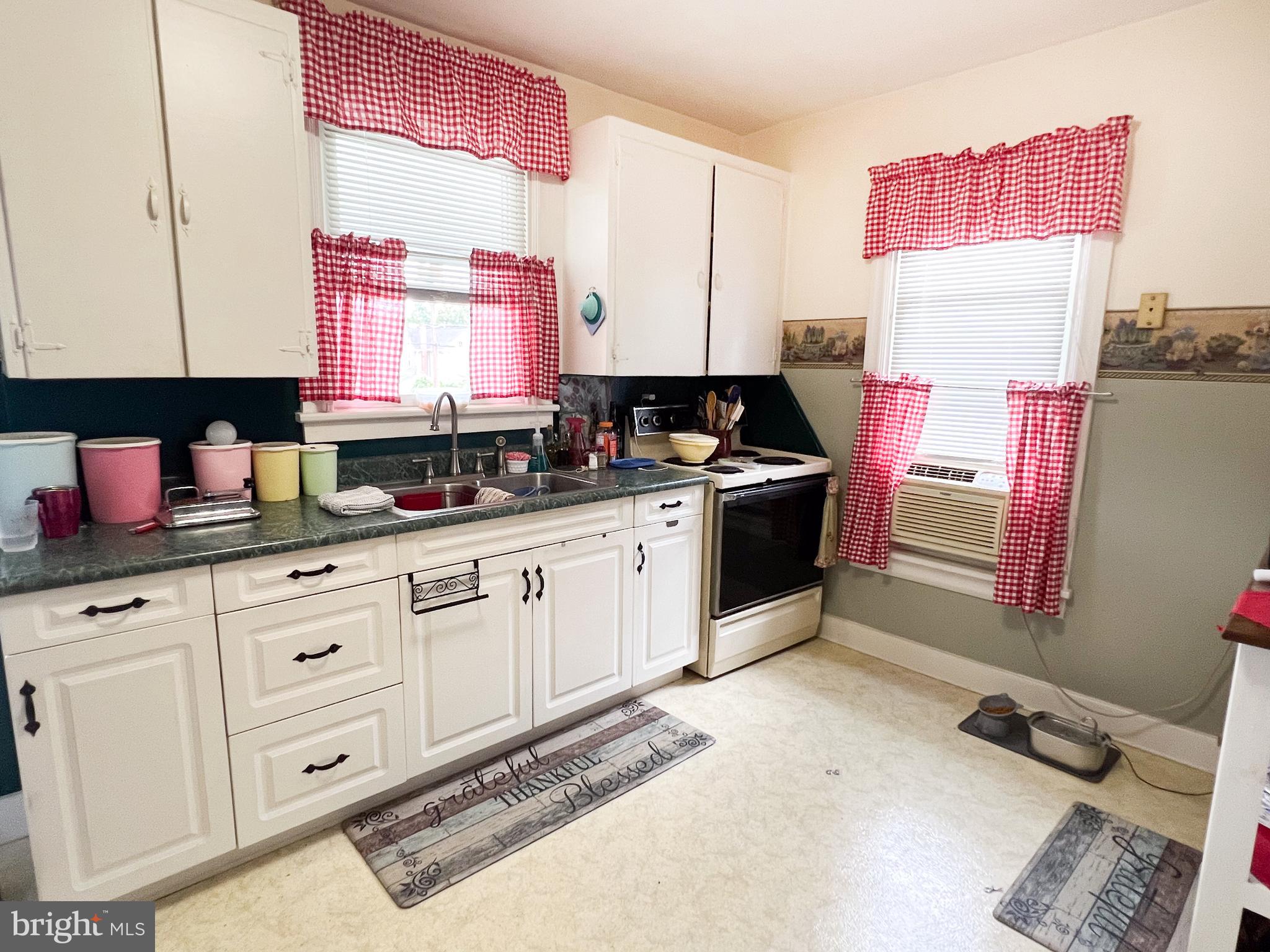 15 - 17 NORTH MANN AVENUE