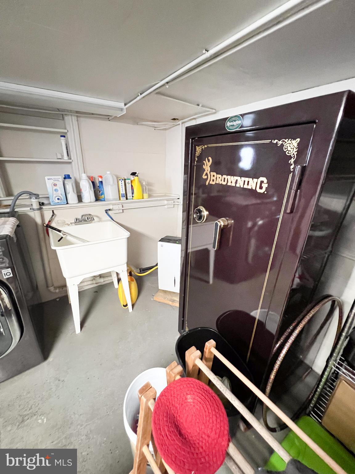 15 - 17 NORTH MANN AVENUE