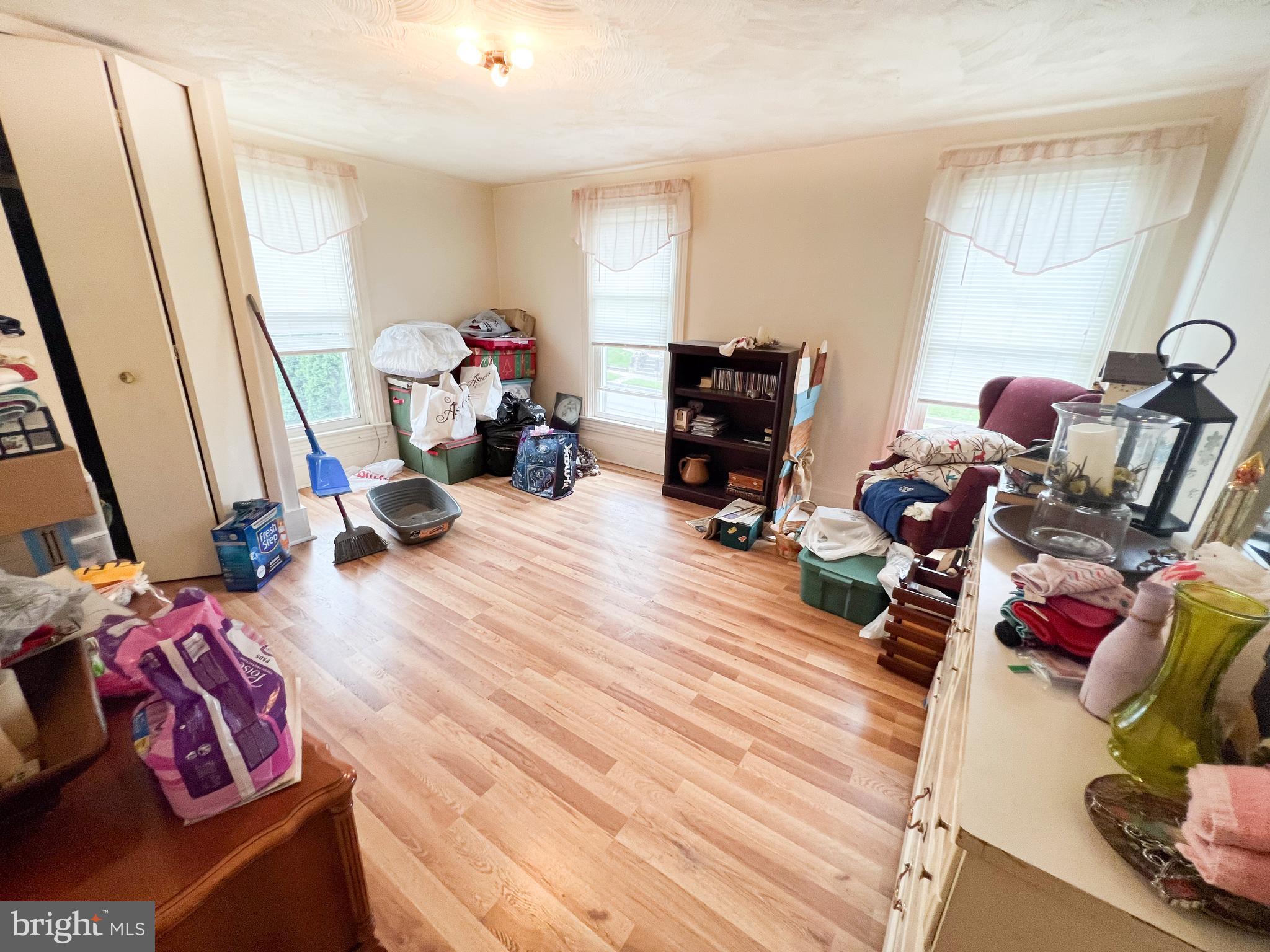 15 - 17 NORTH MANN AVENUE