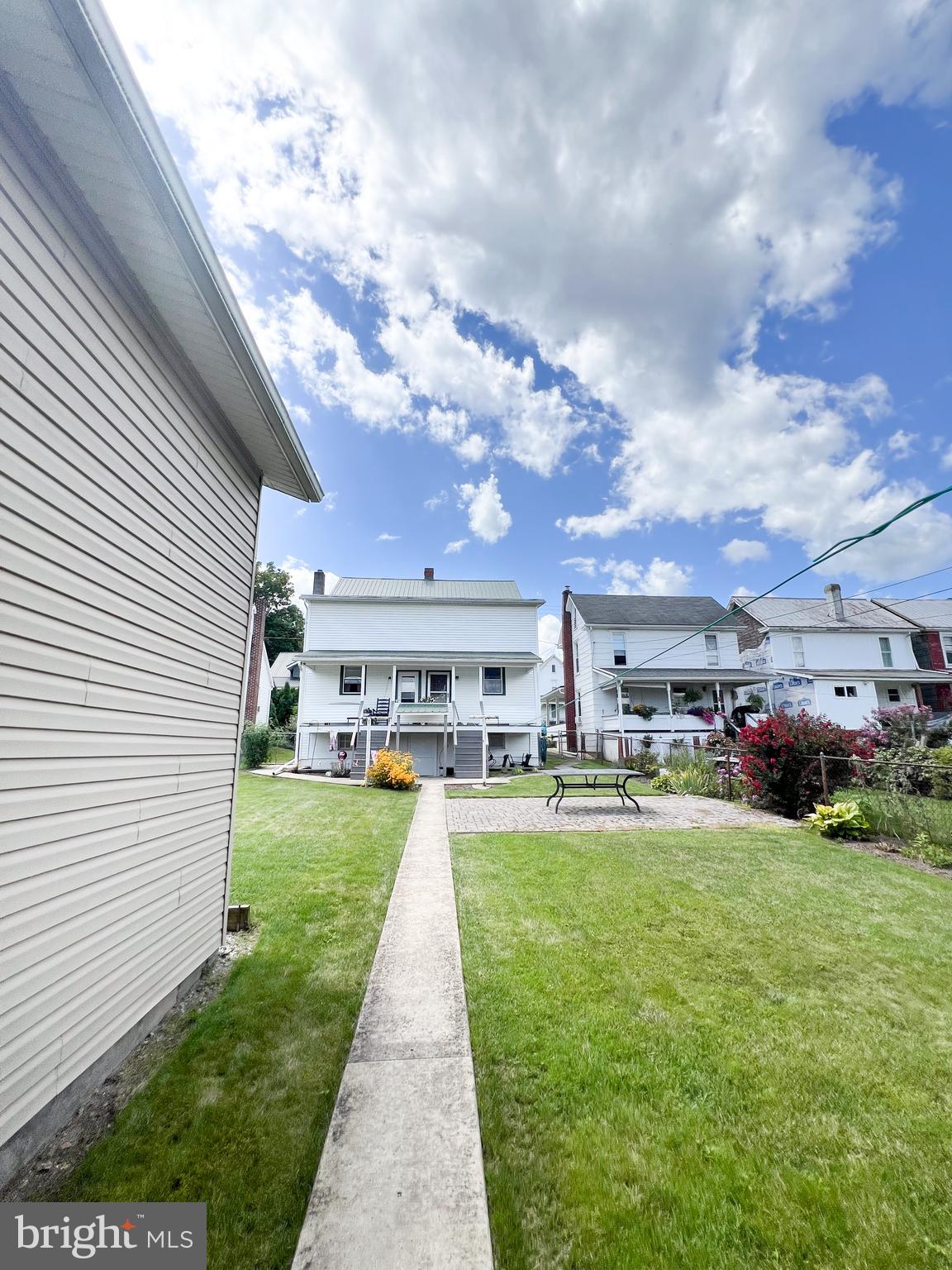 15 - 17 NORTH MANN AVENUE