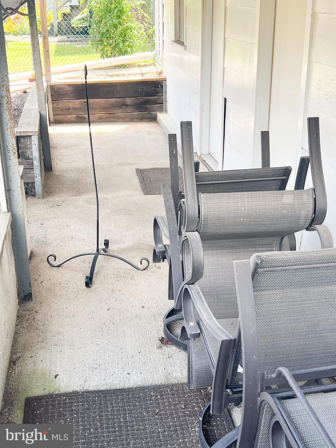 15 - 17 NORTH MANN AVENUE