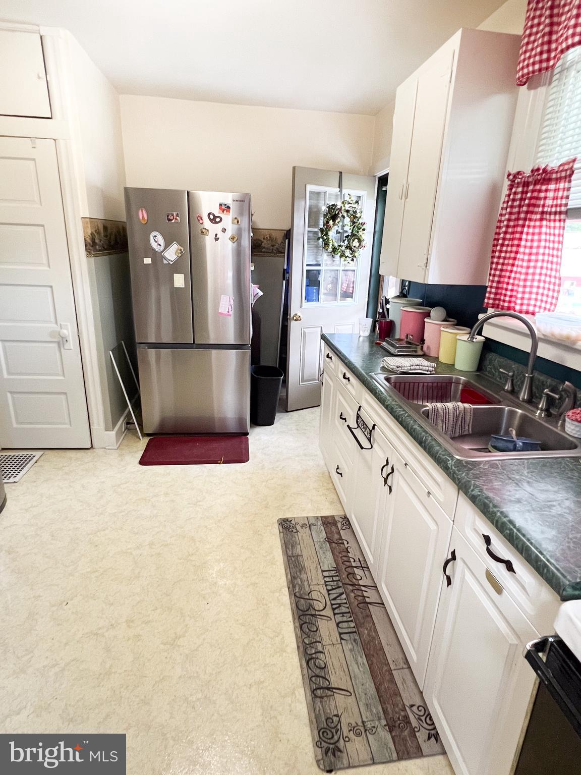 15 - 17 NORTH MANN AVENUE