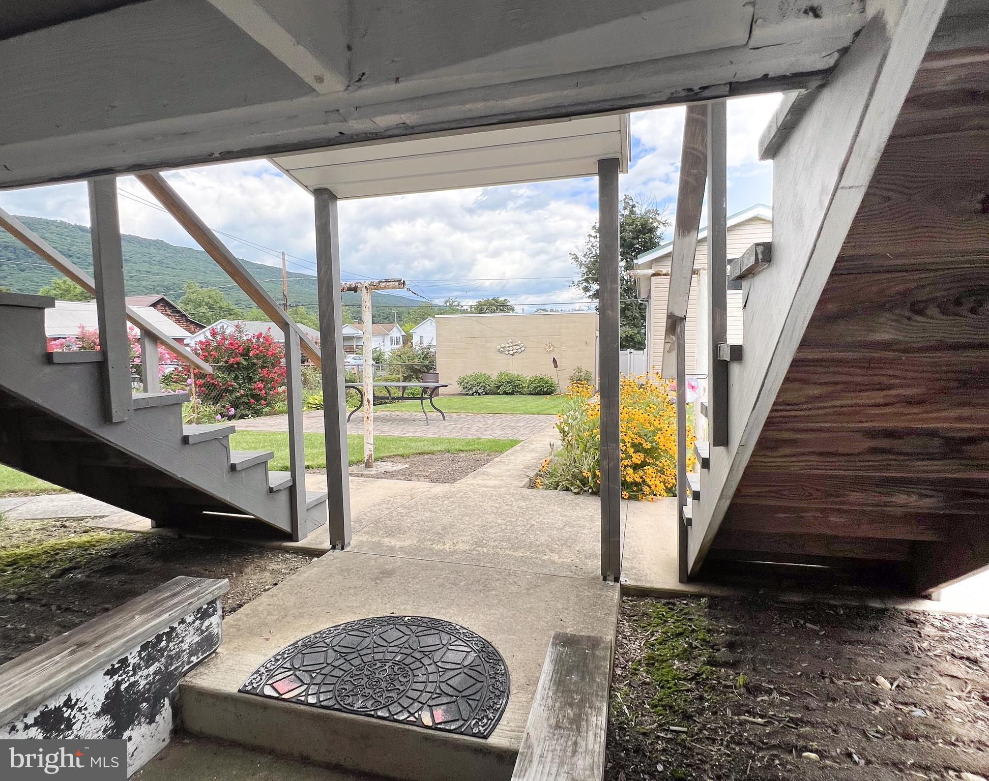 15 - 17 NORTH MANN AVENUE