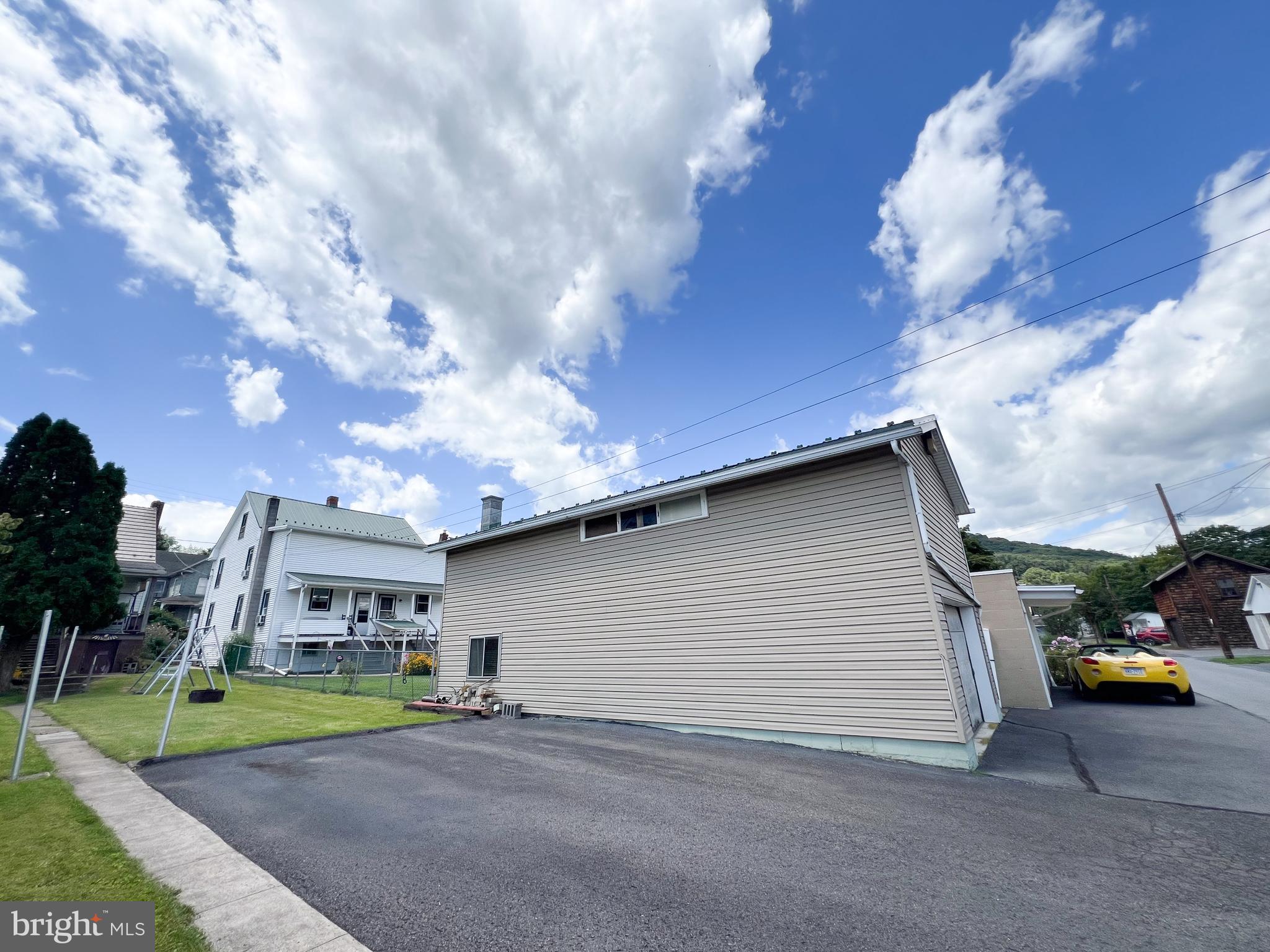 15 - 17 NORTH MANN AVENUE