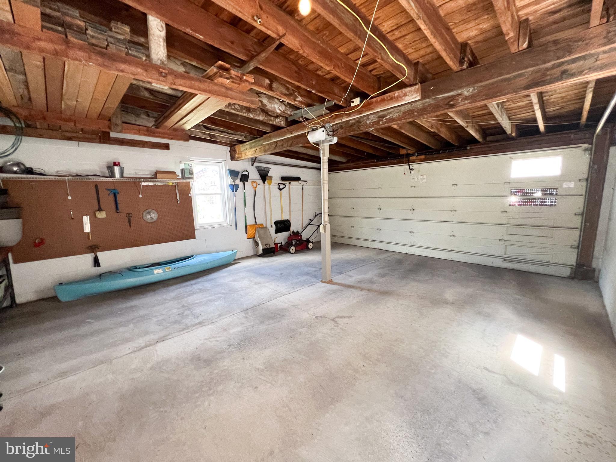 15 - 17 NORTH MANN AVENUE