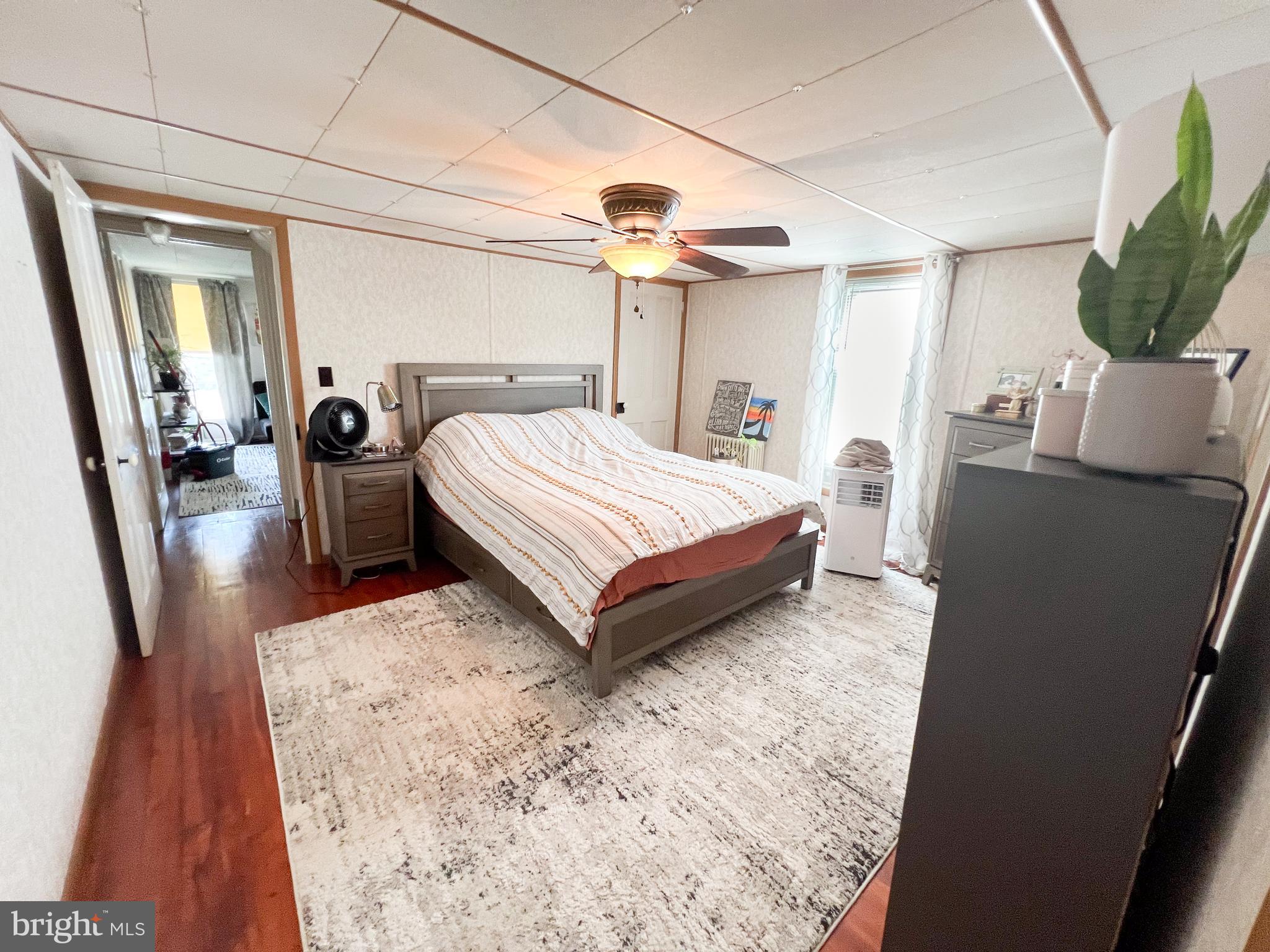 15 - 17 NORTH MANN AVENUE