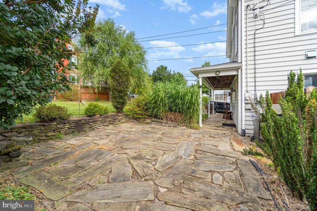 2 S 5TH STREET