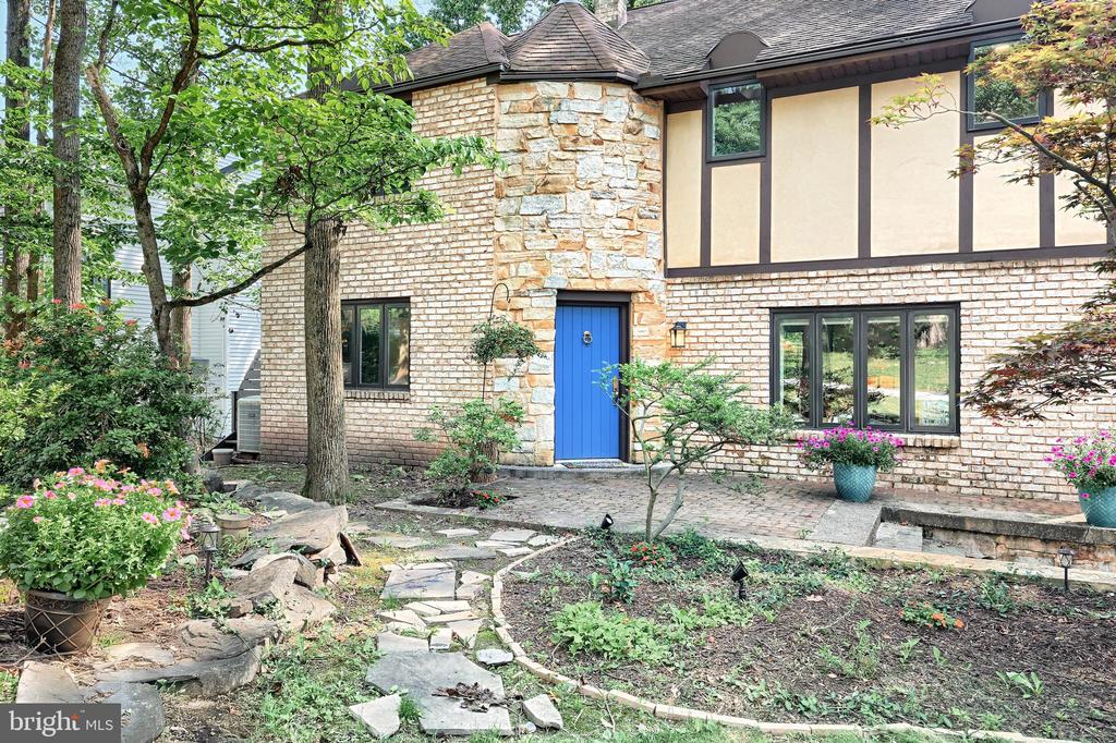 8 PINE TREE DRIVE