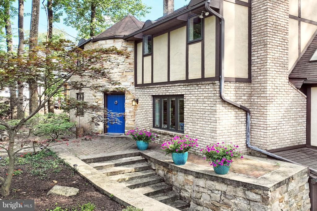 8 PINE TREE DRIVE