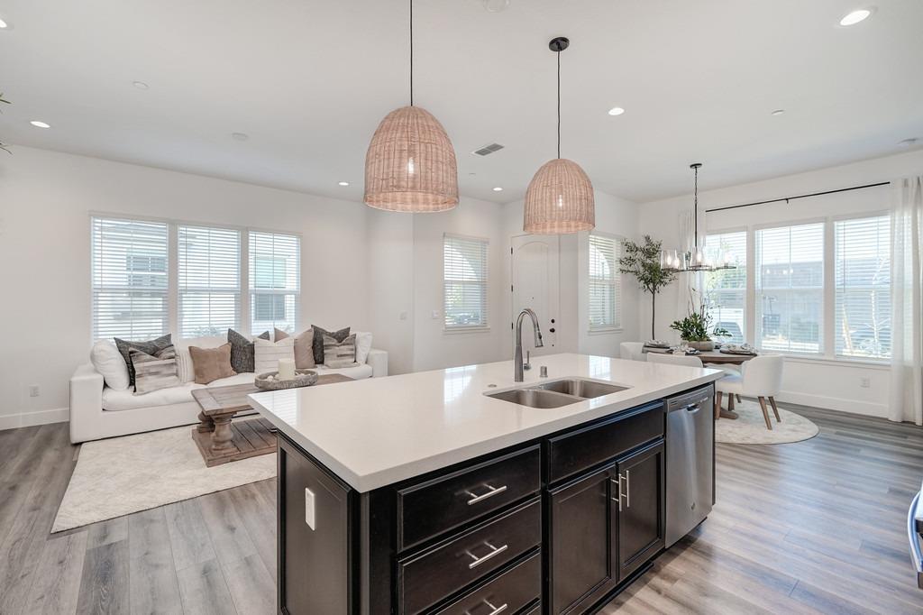 2326 Bronze Star Way