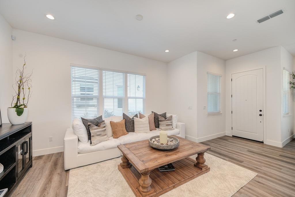 2326 Bronze Star Way