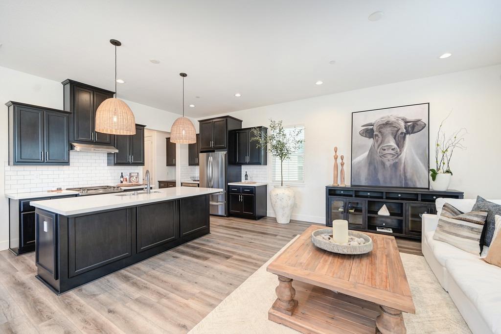 2326 Bronze Star Way