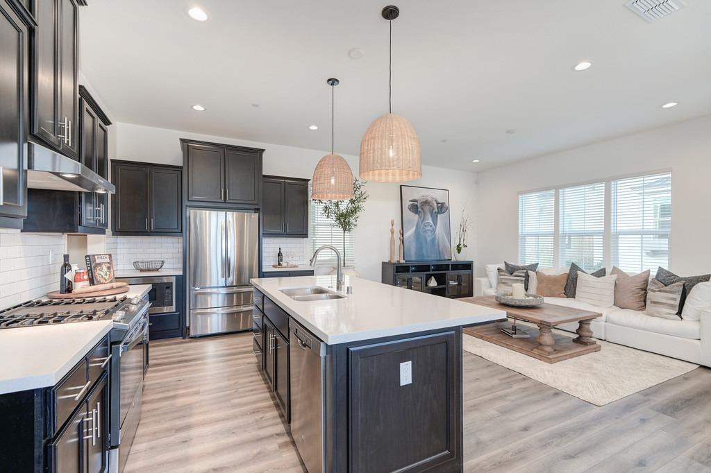 2326 Bronze Star Way