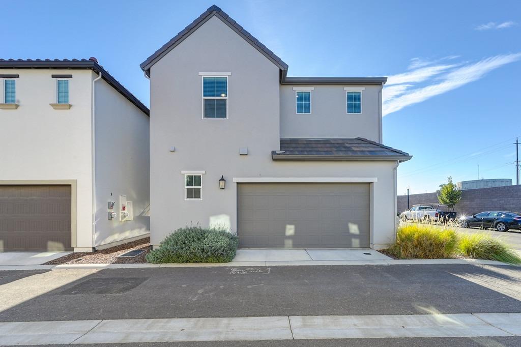 2326 Bronze Star Way