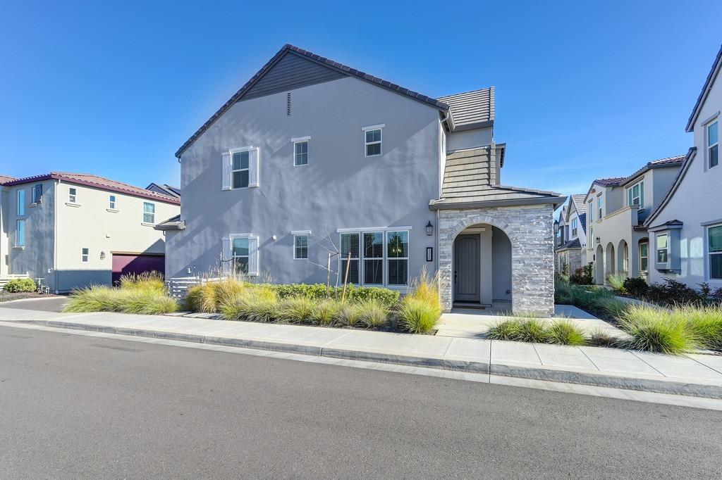 2326 Bronze Star Way