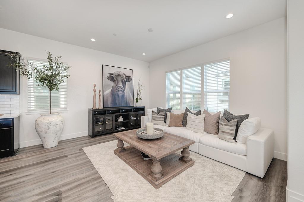 2326 Bronze Star Way