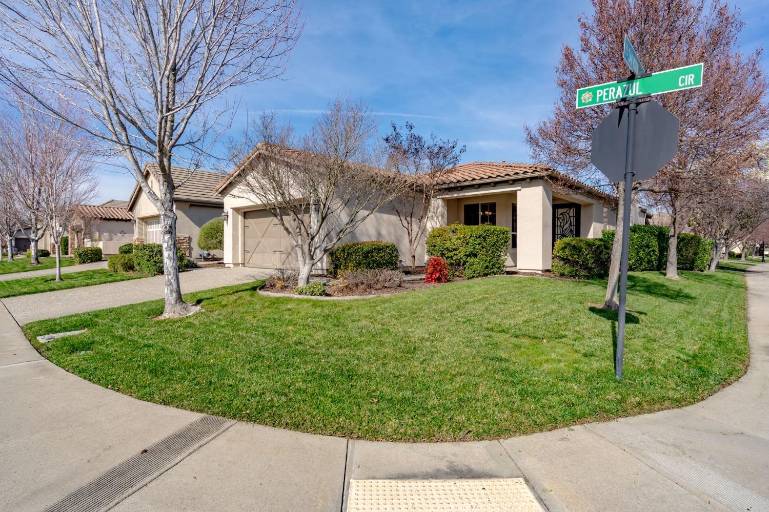 160 Perazul Circle
