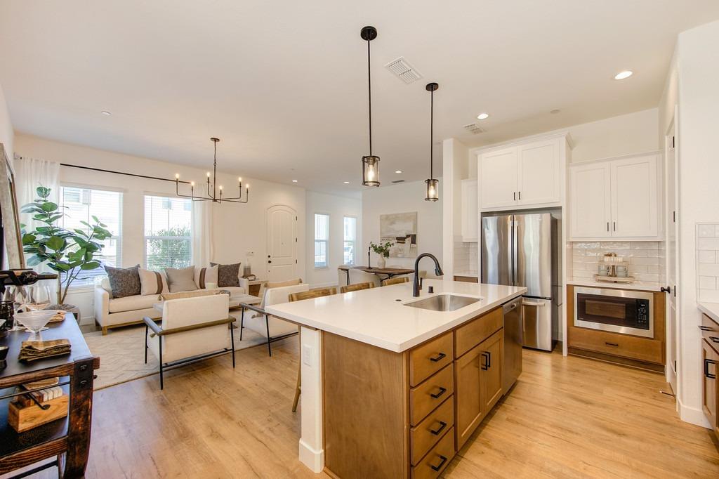 3298 Ronald Reagan Way