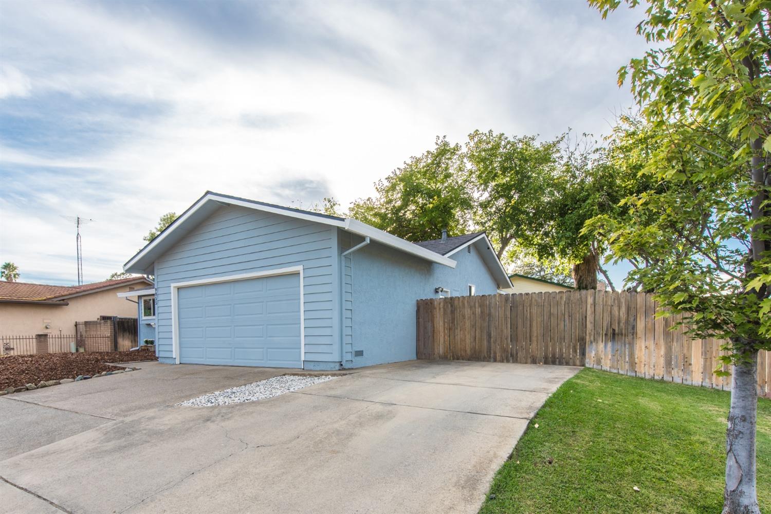 9855 Beachwood Drive