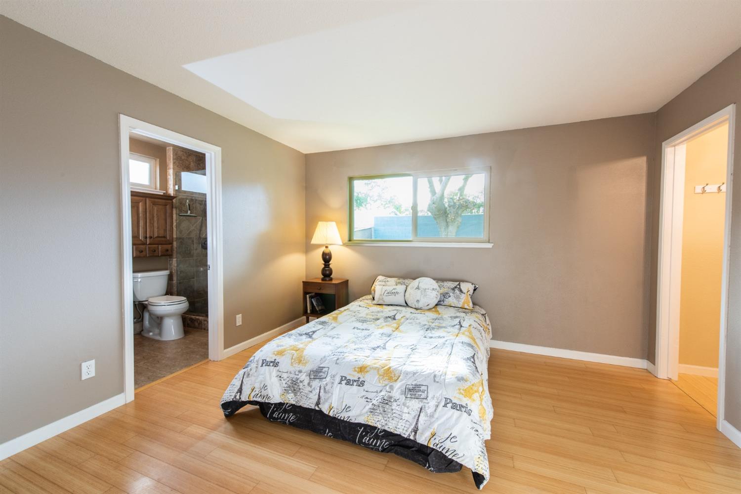 9855 Beachwood Drive