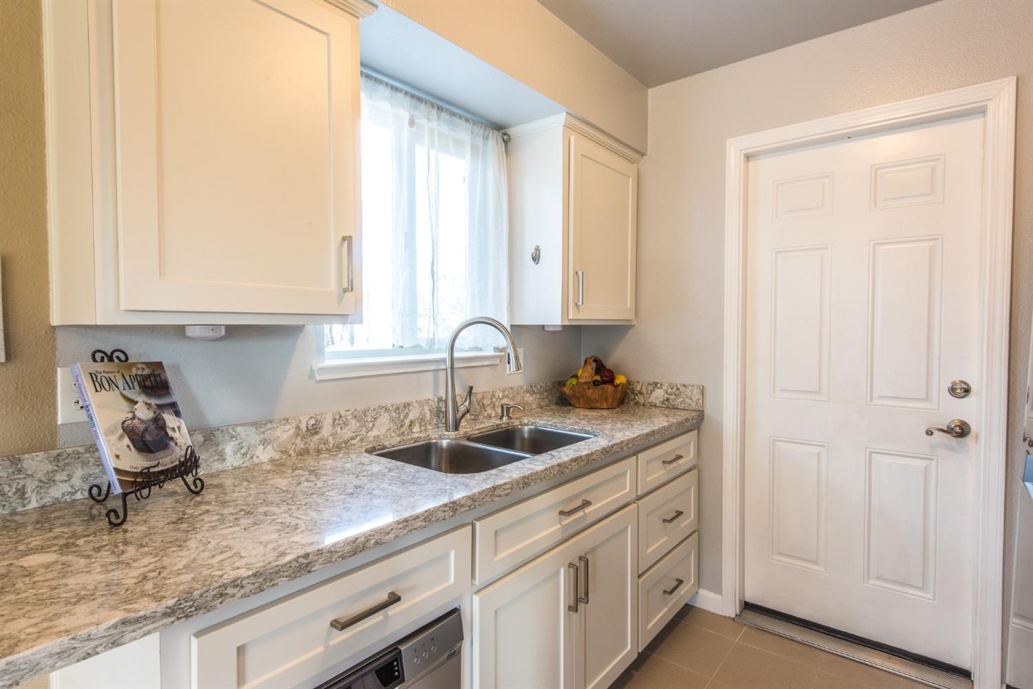 9855 Beachwood Drive