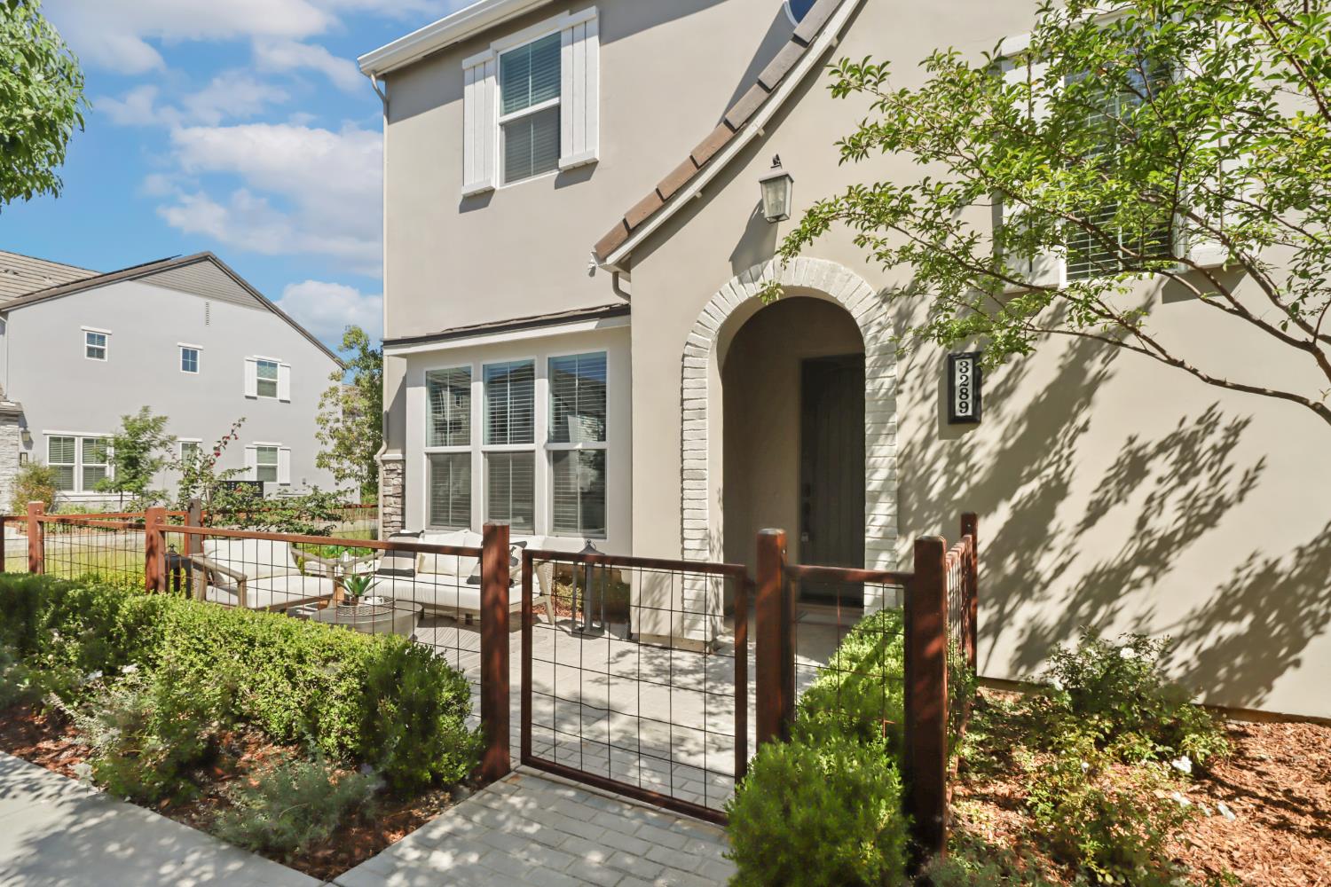 3289 Ronald Reagan Walk