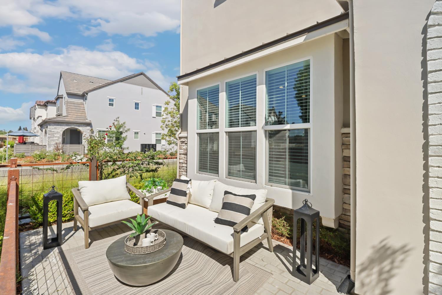 3289 Ronald Reagan Walk