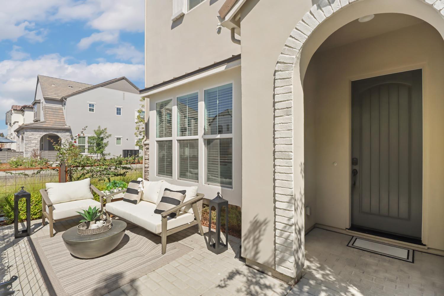 3289 Ronald Reagan Walk