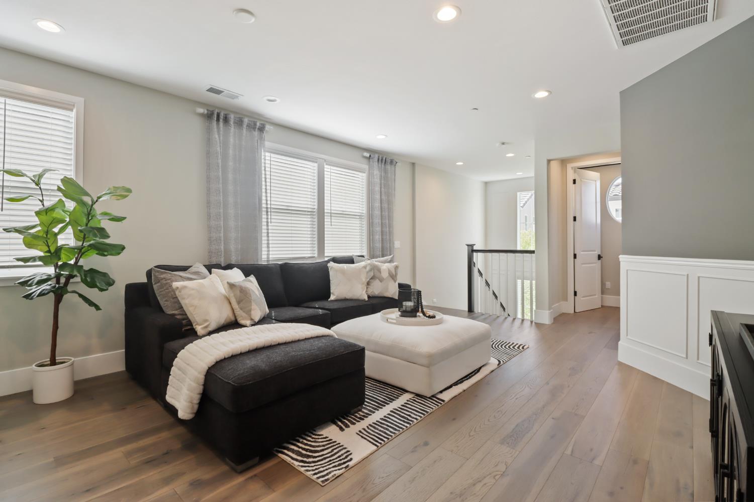 3289 Ronald Reagan Walk