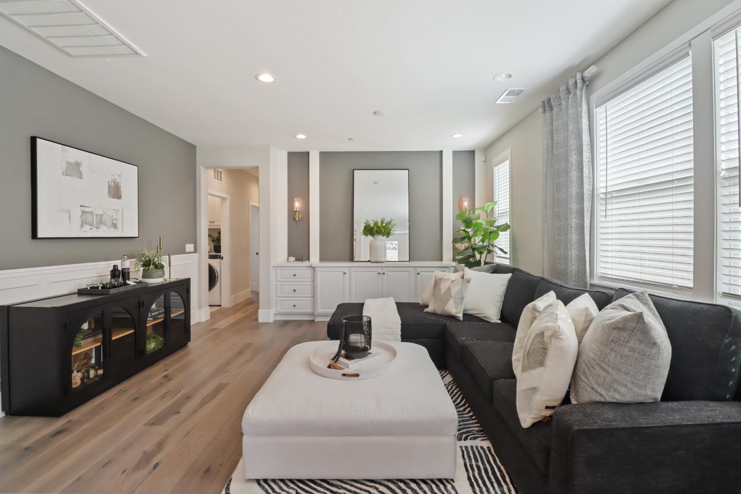 3289 Ronald Reagan Walk