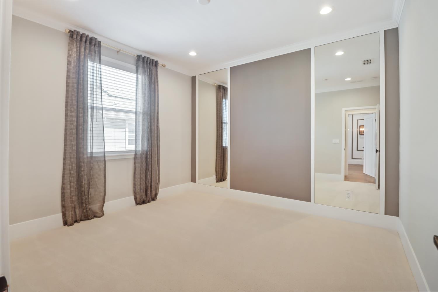 3289 Ronald Reagan Walk