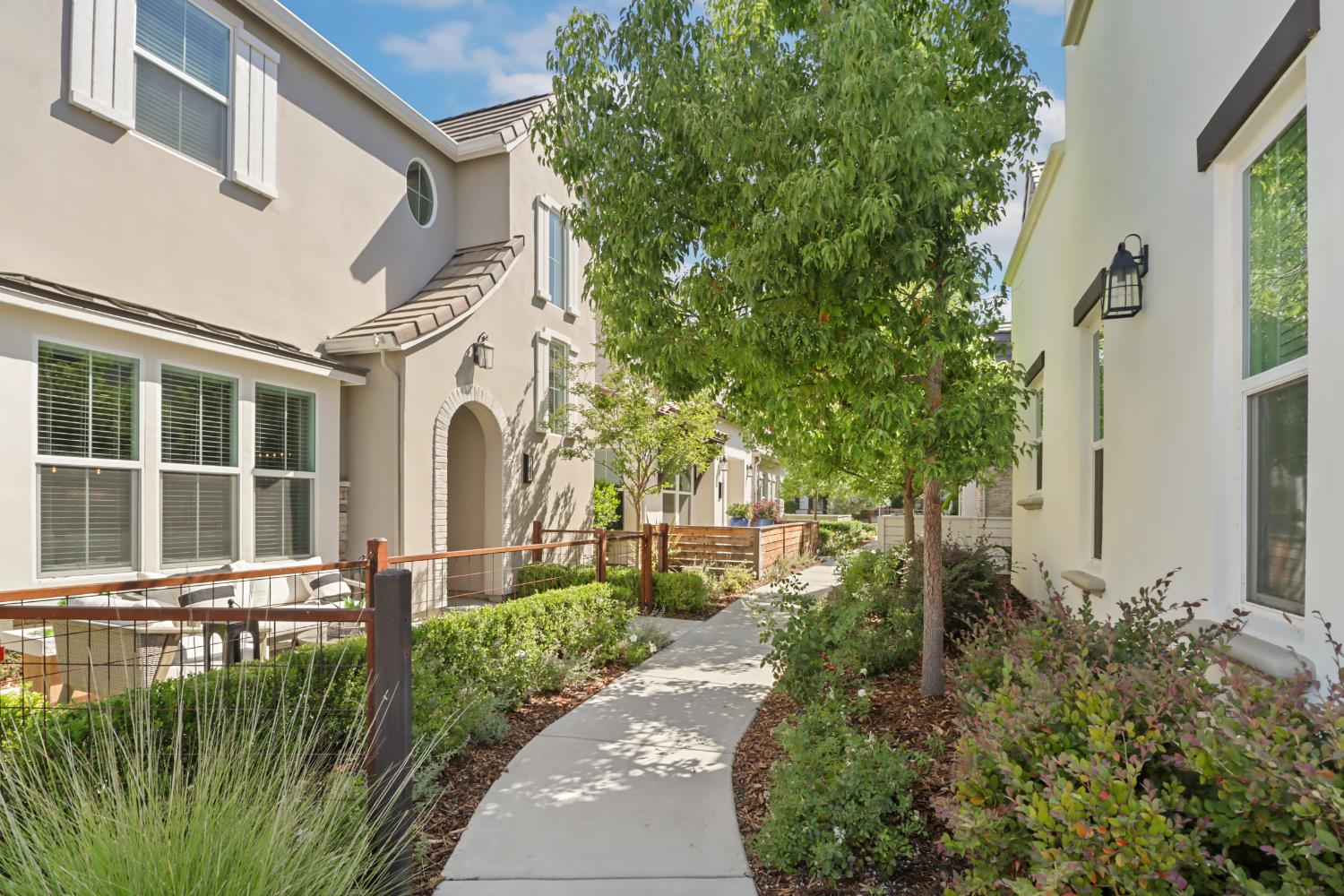 3289 Ronald Reagan Walk