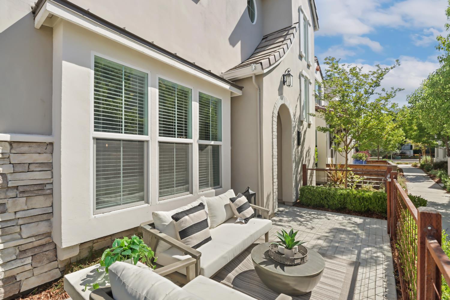 3289 Ronald Reagan Walk