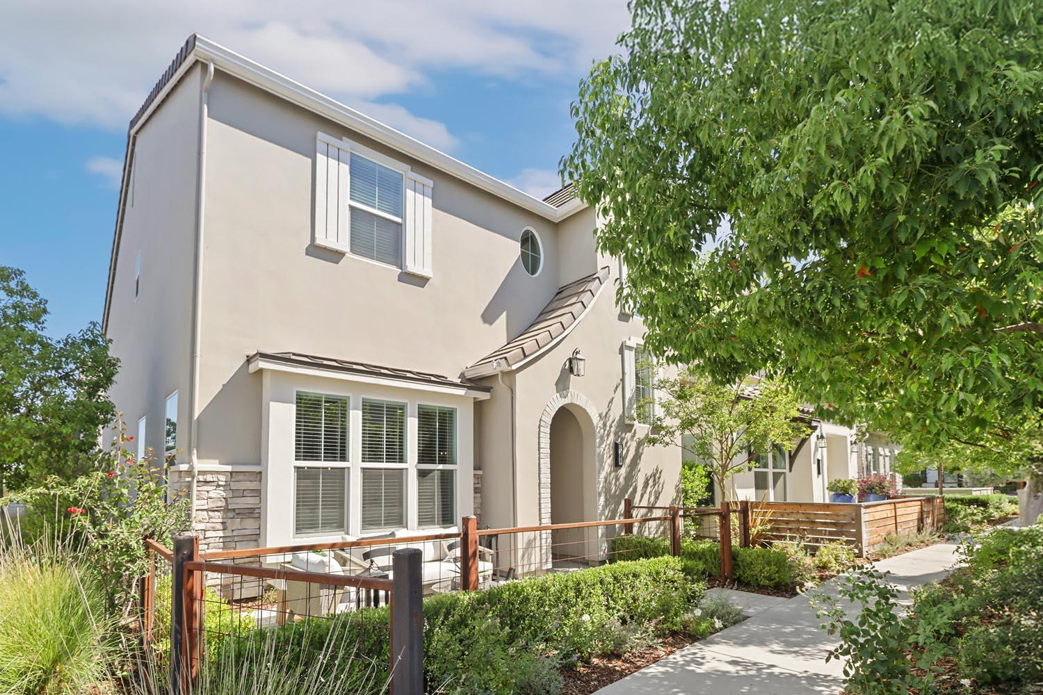 3289 Ronald Reagan Walk