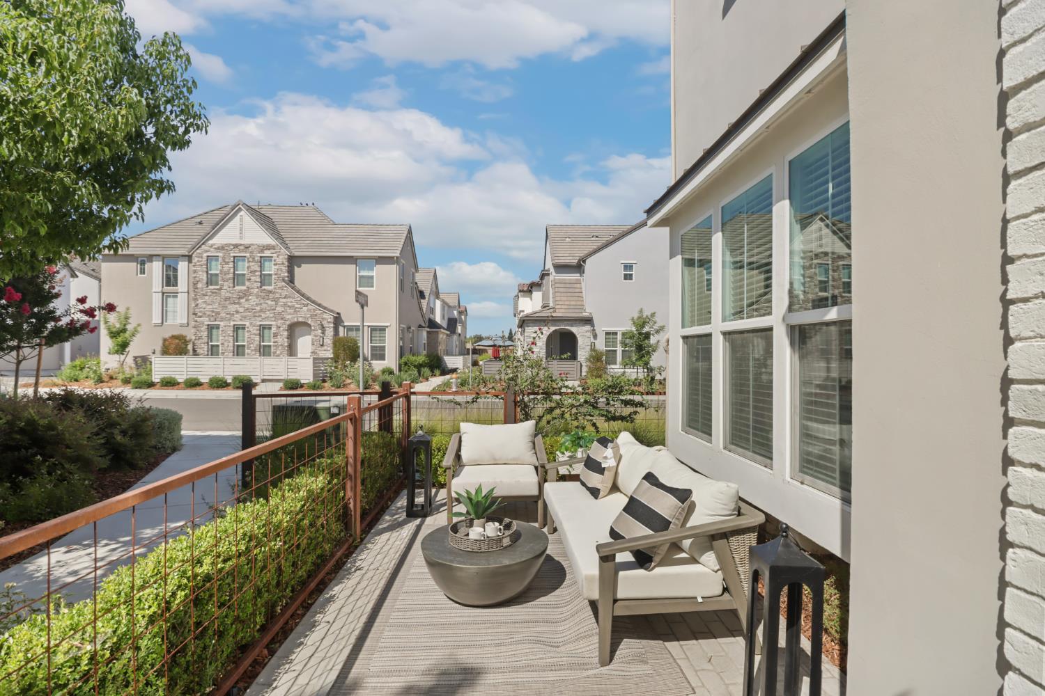 3289 Ronald Reagan Walk