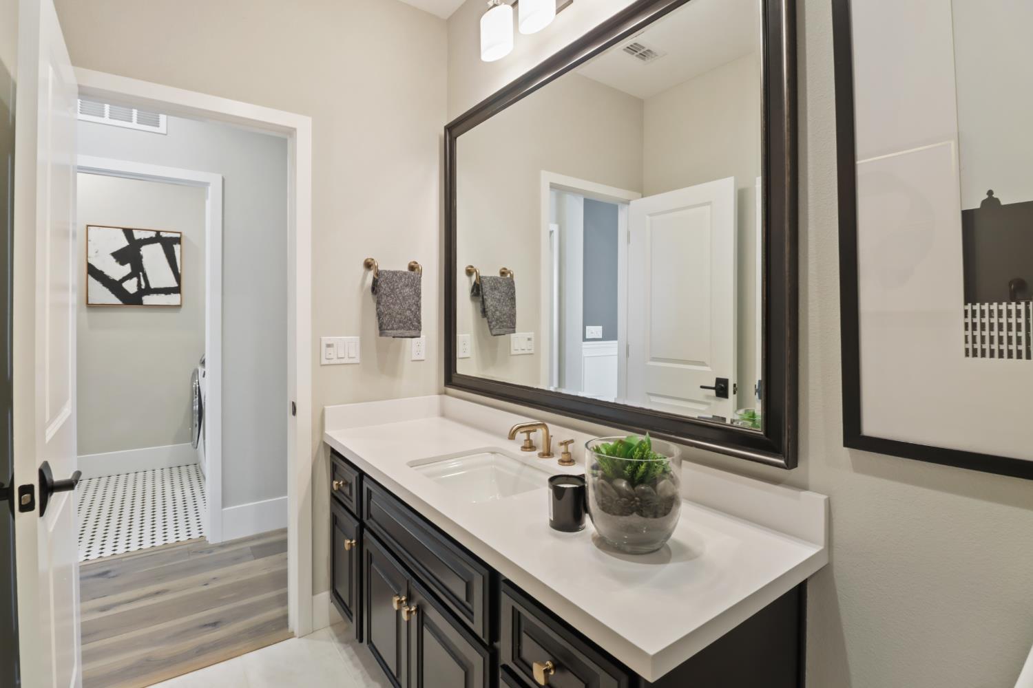 3289 Ronald Reagan Walk