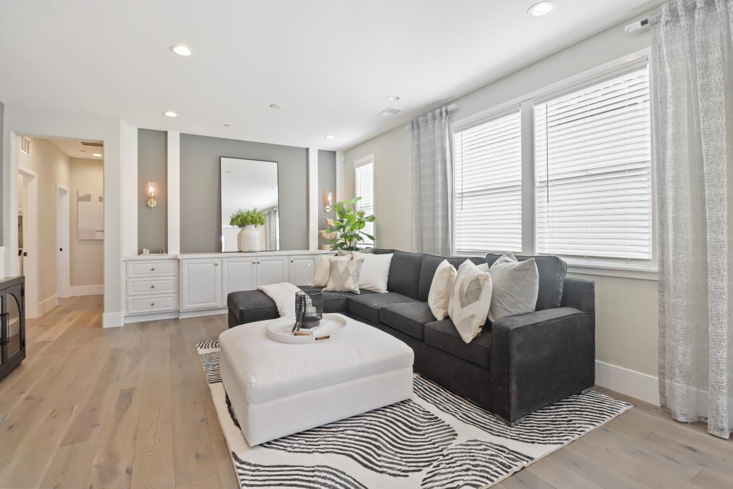 3289 Ronald Reagan Walk