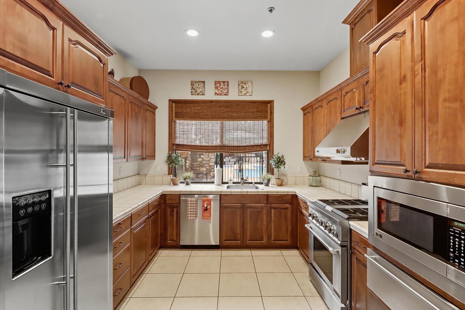 2430 Pavilions Place Lane 606