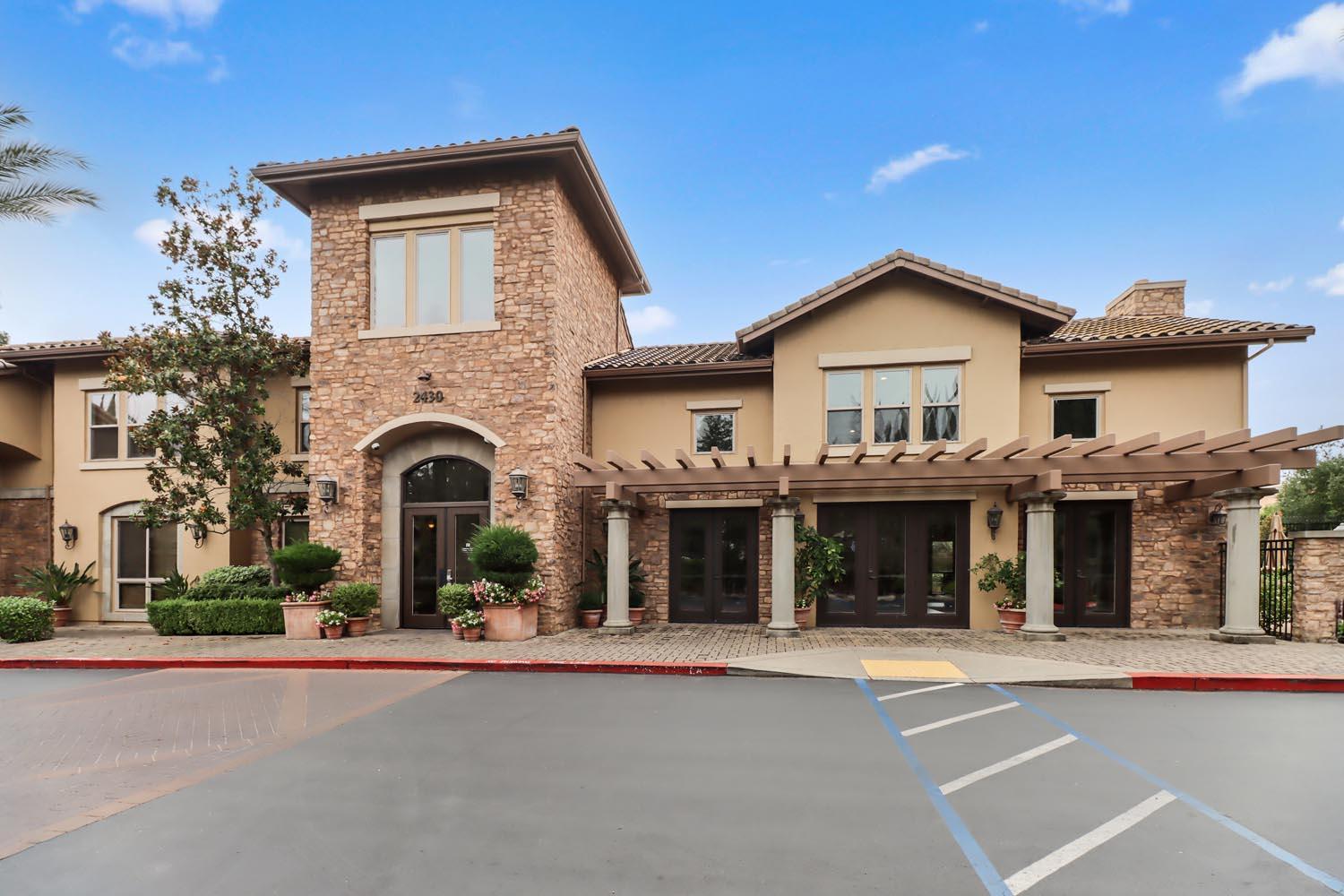 2430 Pavilions Place Lane 606