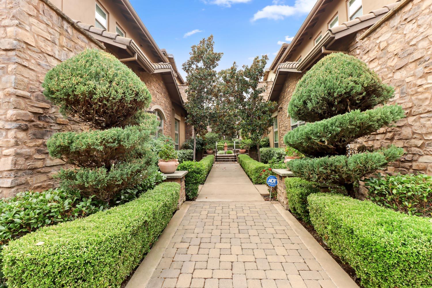 2430 Pavilions Place Lane 606