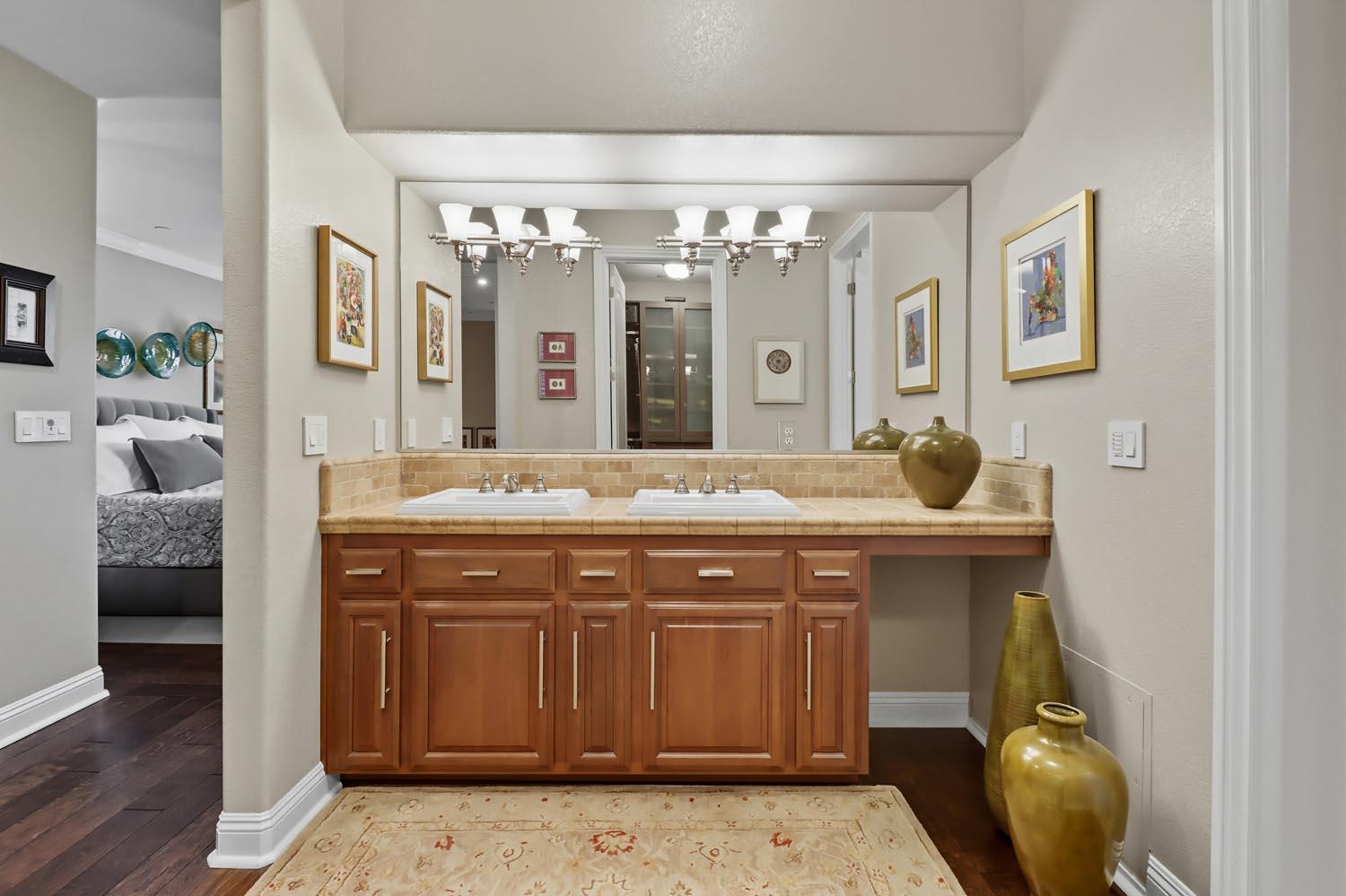 2430 Pavilions Place Lane 606