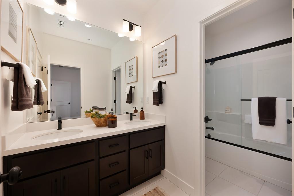 3260 Ronald Reagan Way