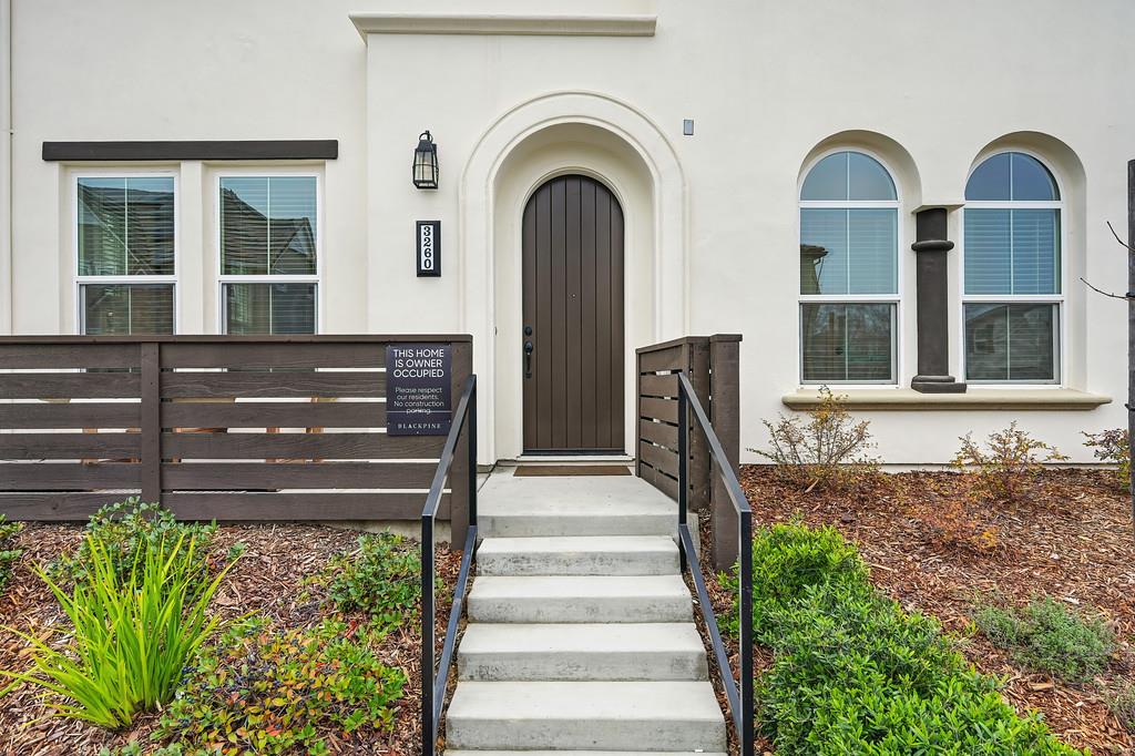 3260 Ronald Reagan Way