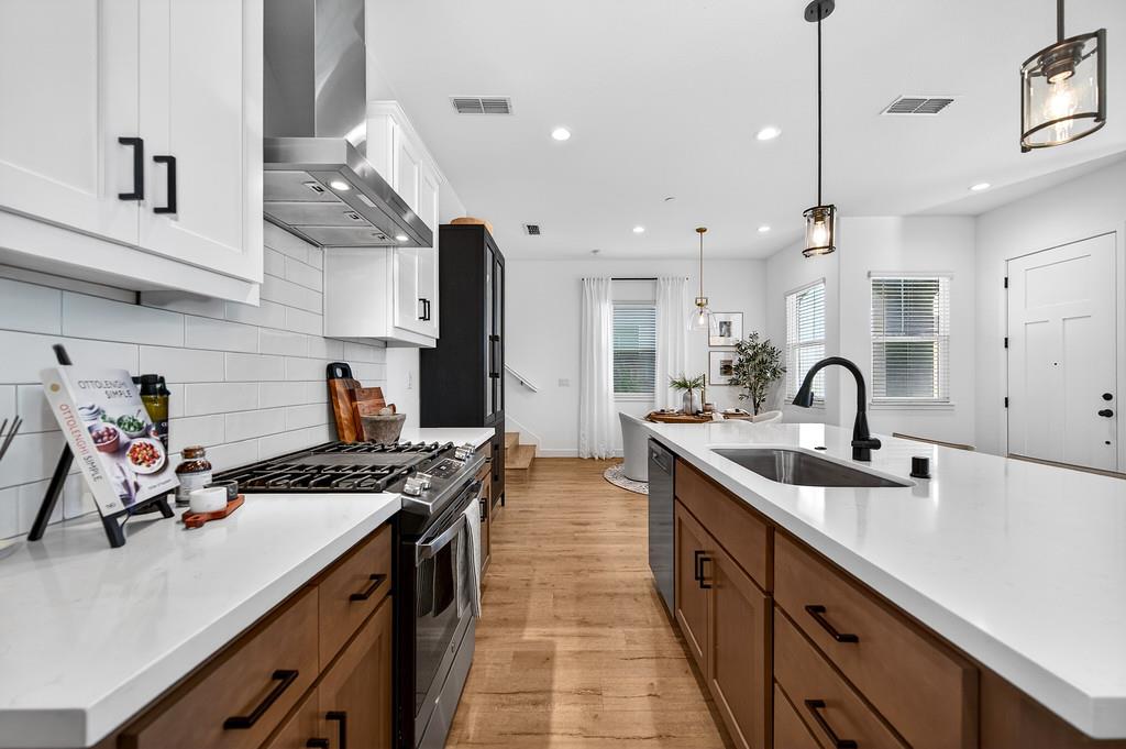 2367 Omaha Beach Avenue