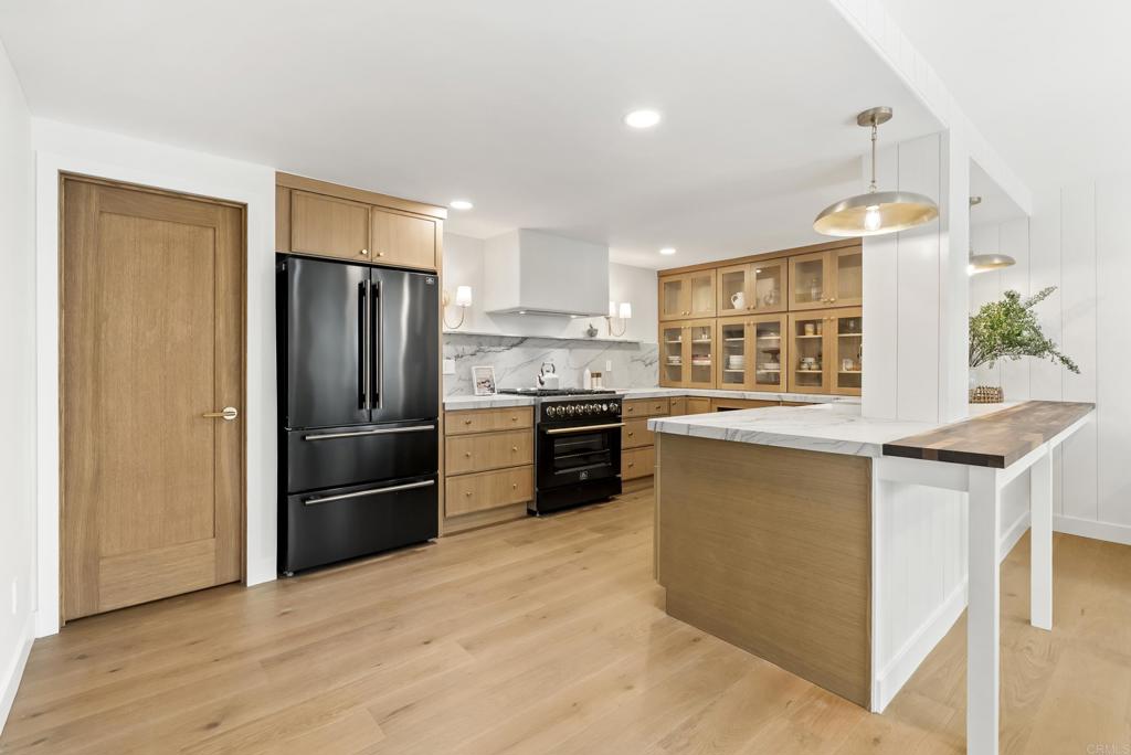 3116 Del Rey Avenue