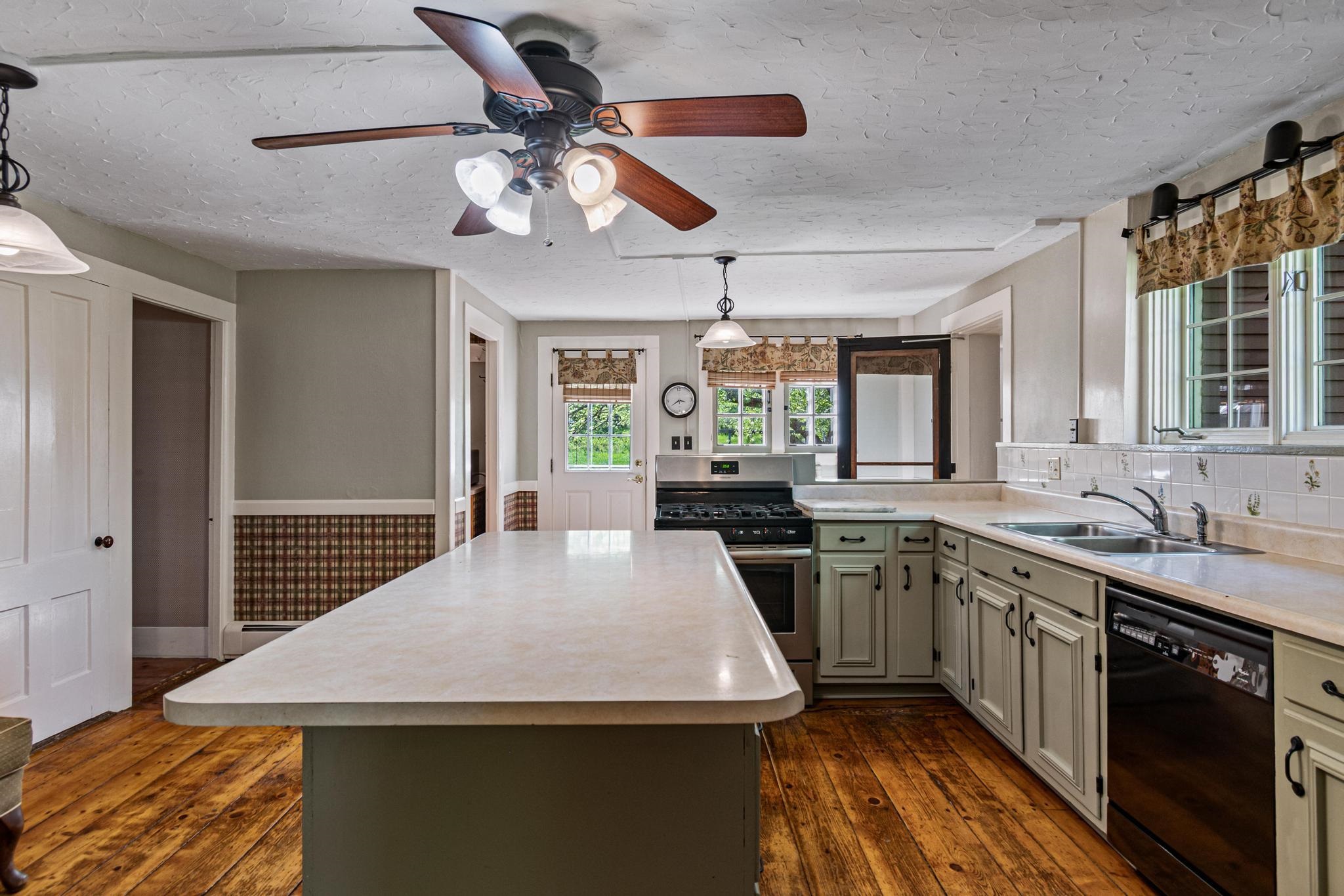 1632 Bradley Road