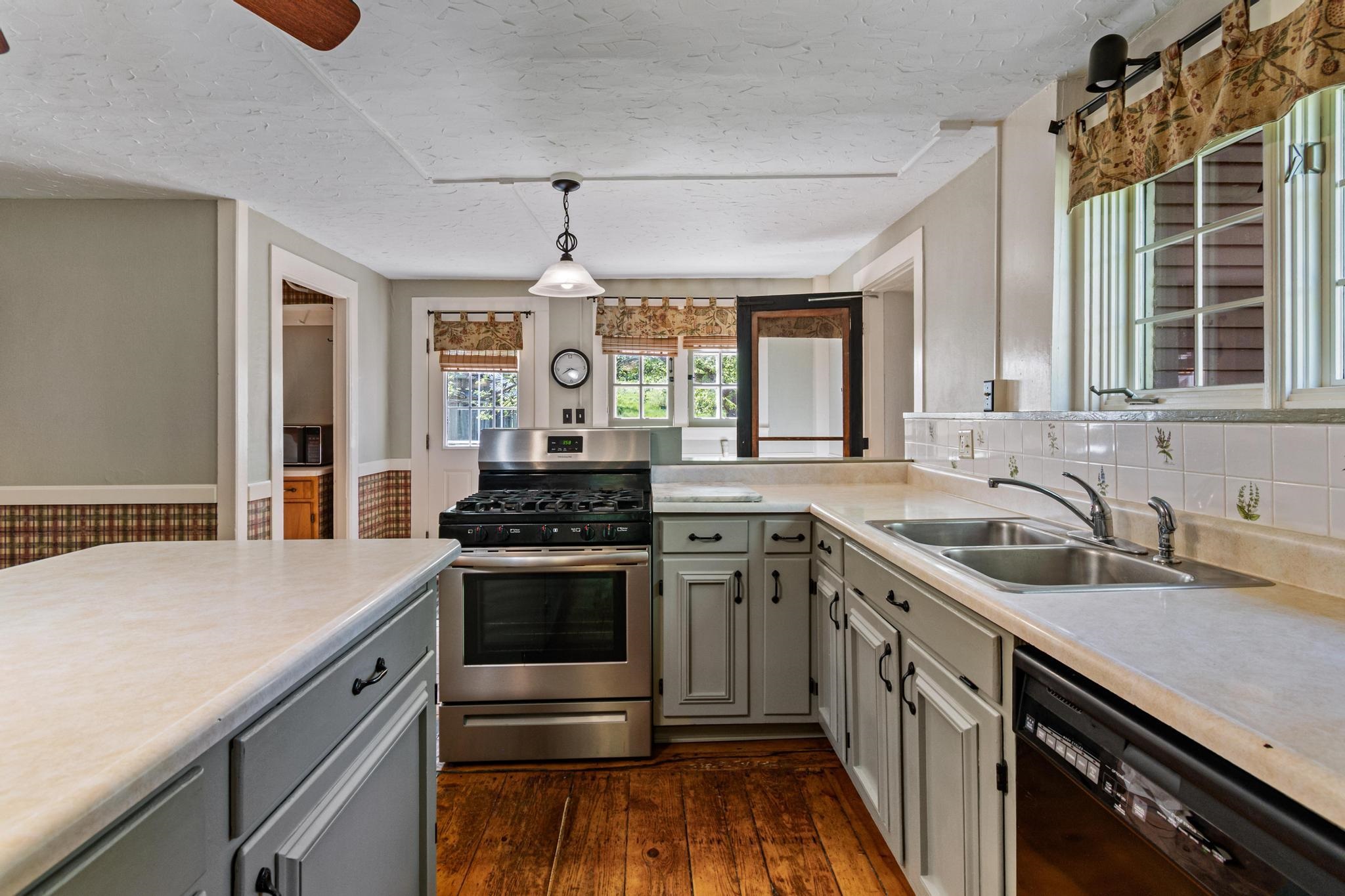 1632 Bradley Road