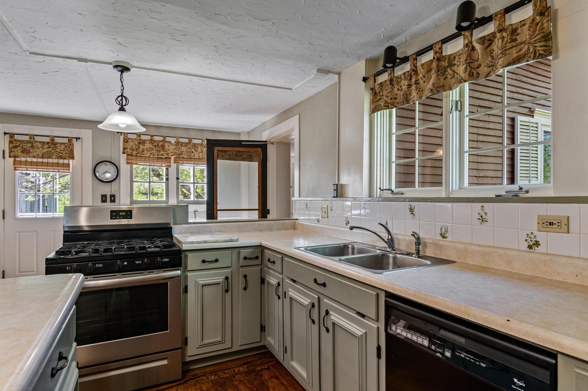 1632 Bradley Road