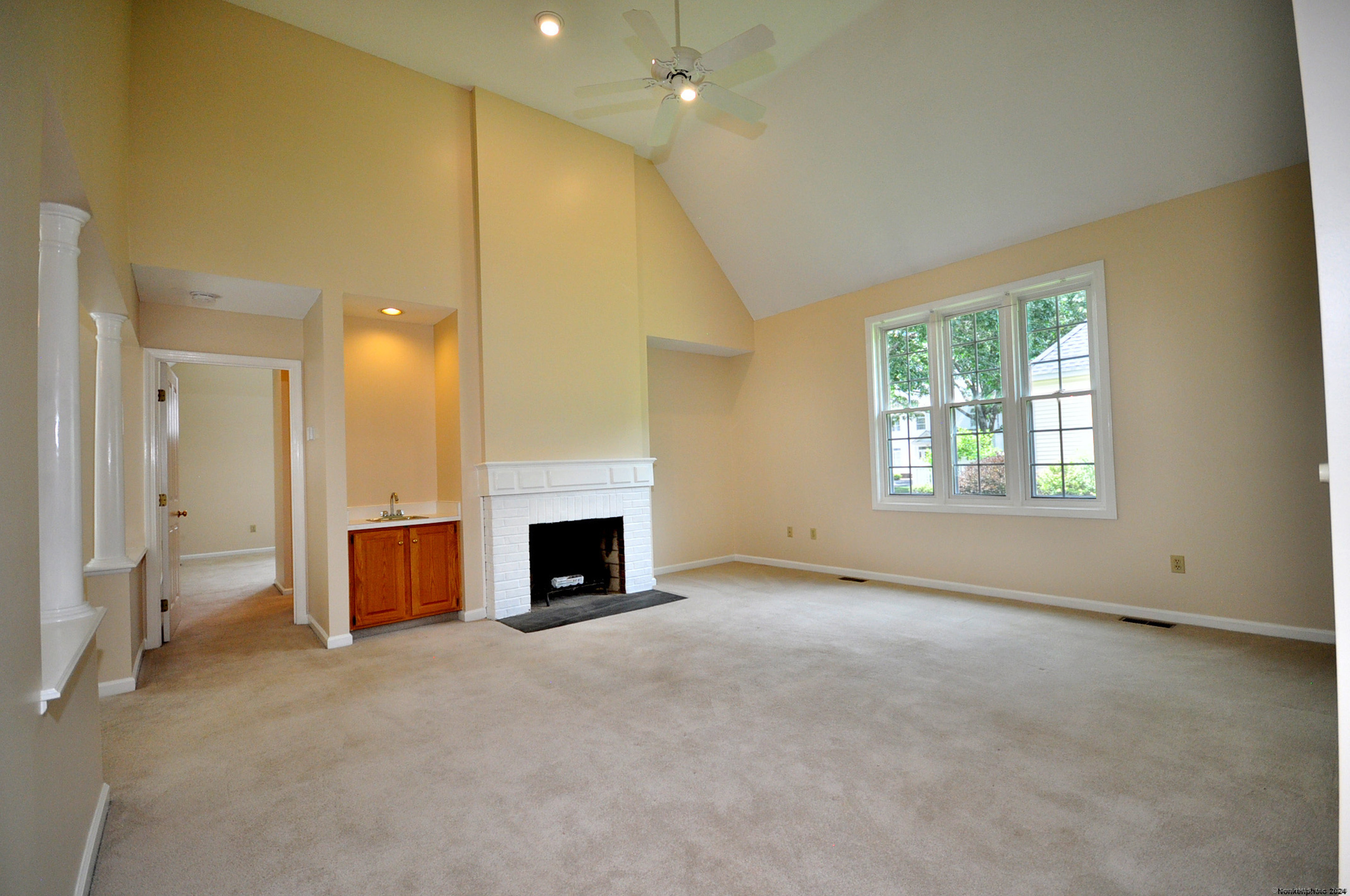 511 Hawthorne Lane 511