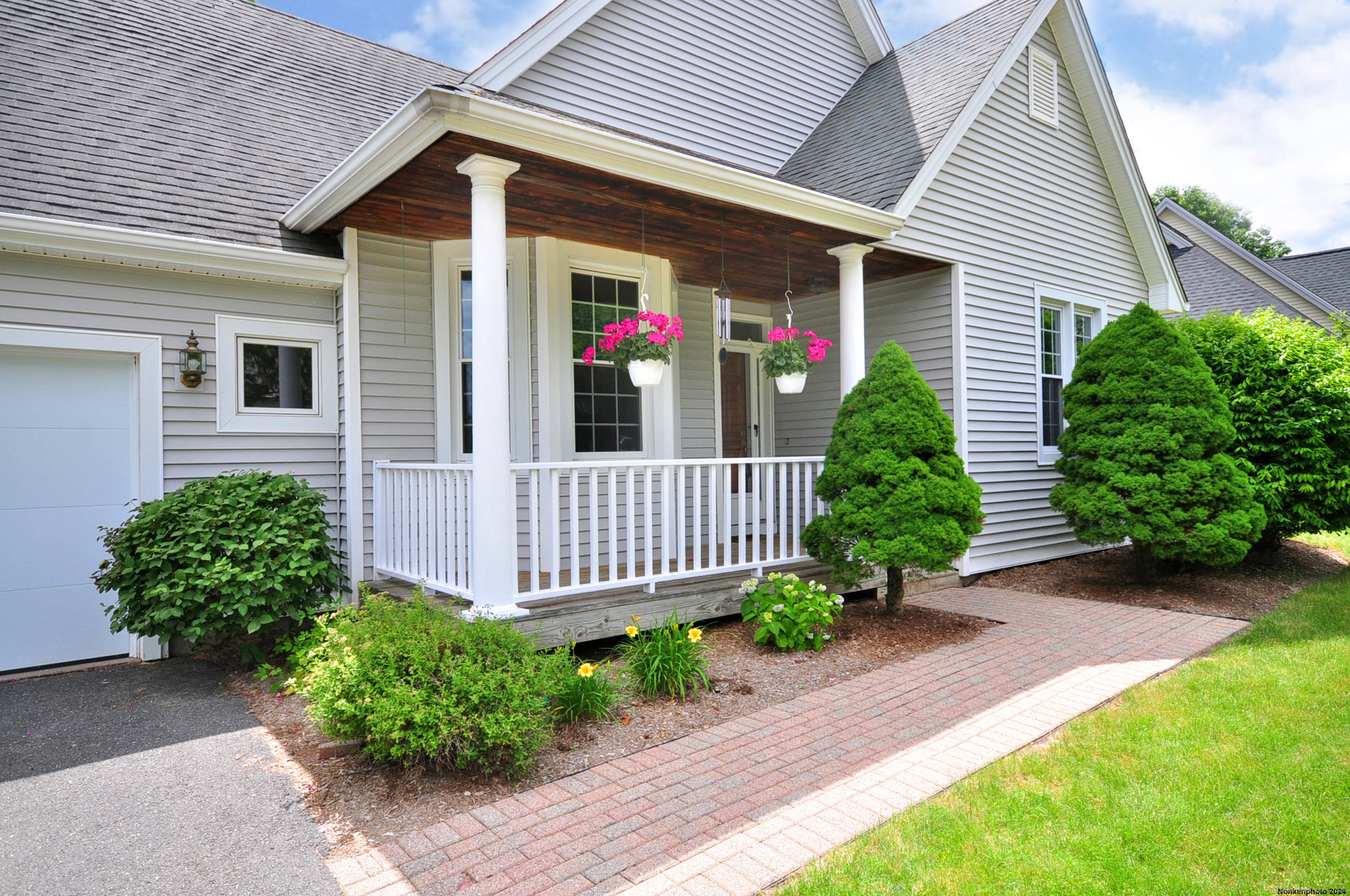 511 Hawthorne Lane 511